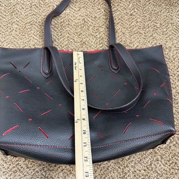 Tutilo New York 2 Piece Tote & Wristlet Purse Black Faux Leather Red Cutwork - Picture 12 of 13